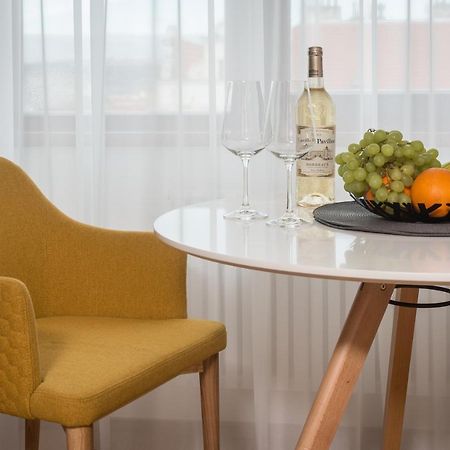 Fully Renovated Stylish Duplex In A Convenient Location Apartment Praha Bagian luar foto